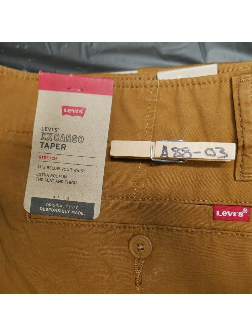 Levis XX EZ Taper Cargo Pants Men's Size 32x30 Relaxed-fit Camel Brown NWT